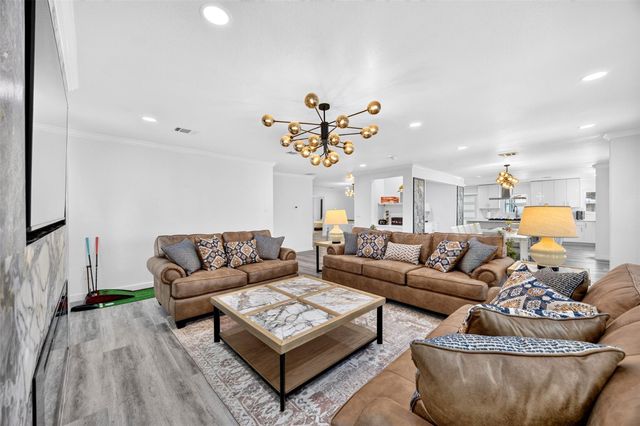 5032 Madalyn Lane, Houston, TX 77021