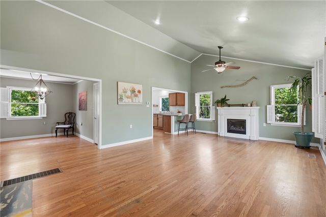 115 Wall Street, Eureka Springs, AR 72632