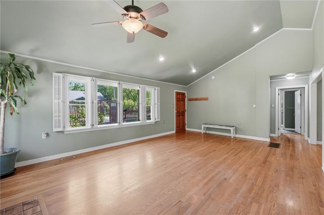 115 Wall Street, Eureka Springs, AR 72632