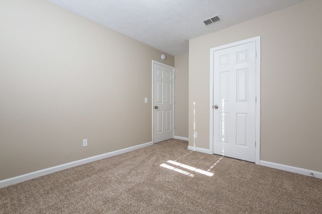 200 Oakmont Dr, La Vergne, TN 37086