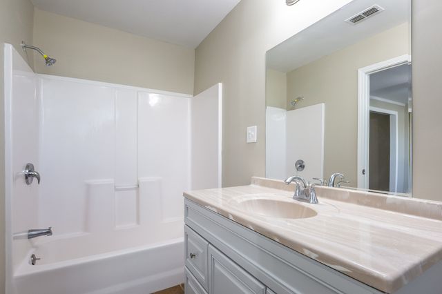 200 Oakmont Dr, La Vergne, TN 37086