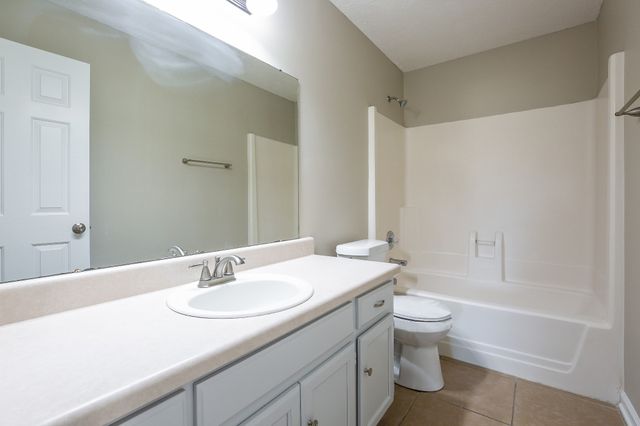 200 Oakmont Dr, La Vergne, TN 37086