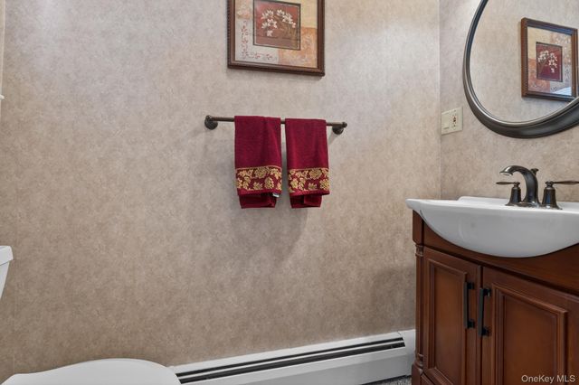 18 Hill Lane, Smithtown, NY 11787