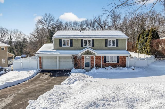 18 Hill Lane, Smithtown, NY 11787