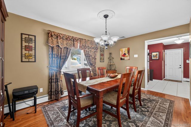 18 Hill Lane, Smithtown, NY 11787