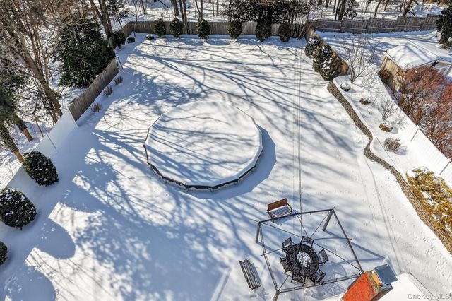 18 Hill Lane, Smithtown, NY 11787