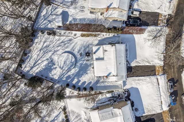 18 Hill Lane, Smithtown, NY 11787