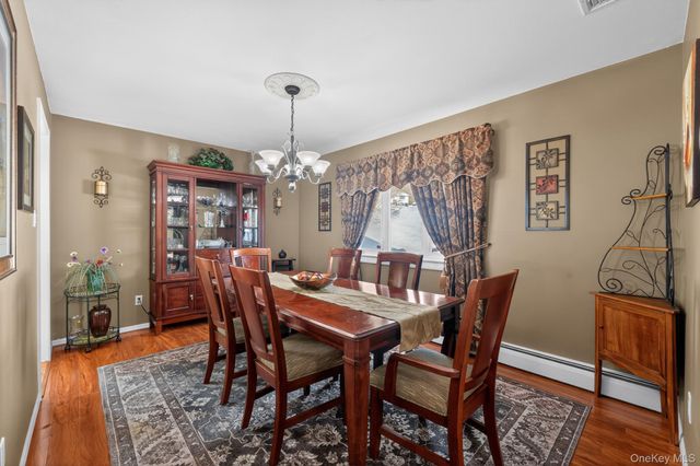 18 Hill Lane, Smithtown, NY 11787