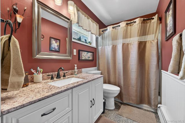 18 Hill Lane, Smithtown, NY 11787