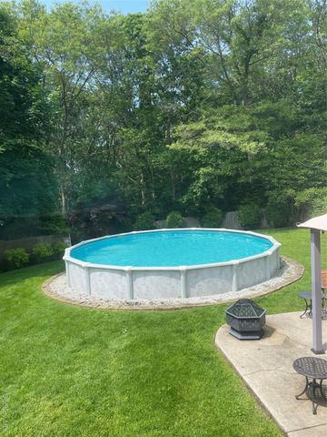 18 Hill Lane, Smithtown, NY 11787