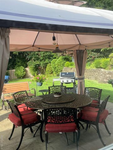 18 Hill Lane, Smithtown, NY 11787