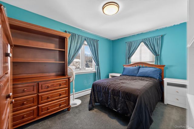 18 Hill Lane, Smithtown, NY 11787