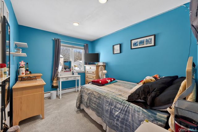 18 Hill Lane, Smithtown, NY 11787