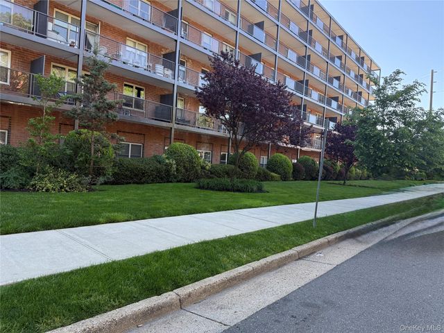 20 Wendell Street 34E, Hempstead, NY 11550