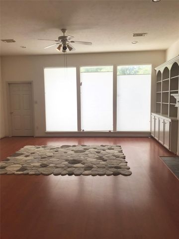 2429 Chantilly Lane, Conroe, TX 77384