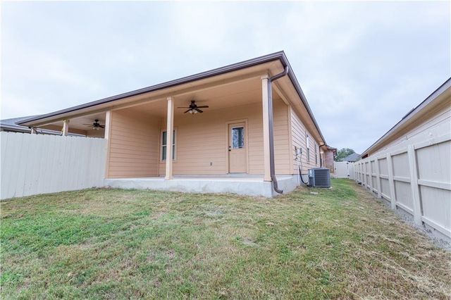 421 Jack Rabbit LN B, Buda, TX 78610