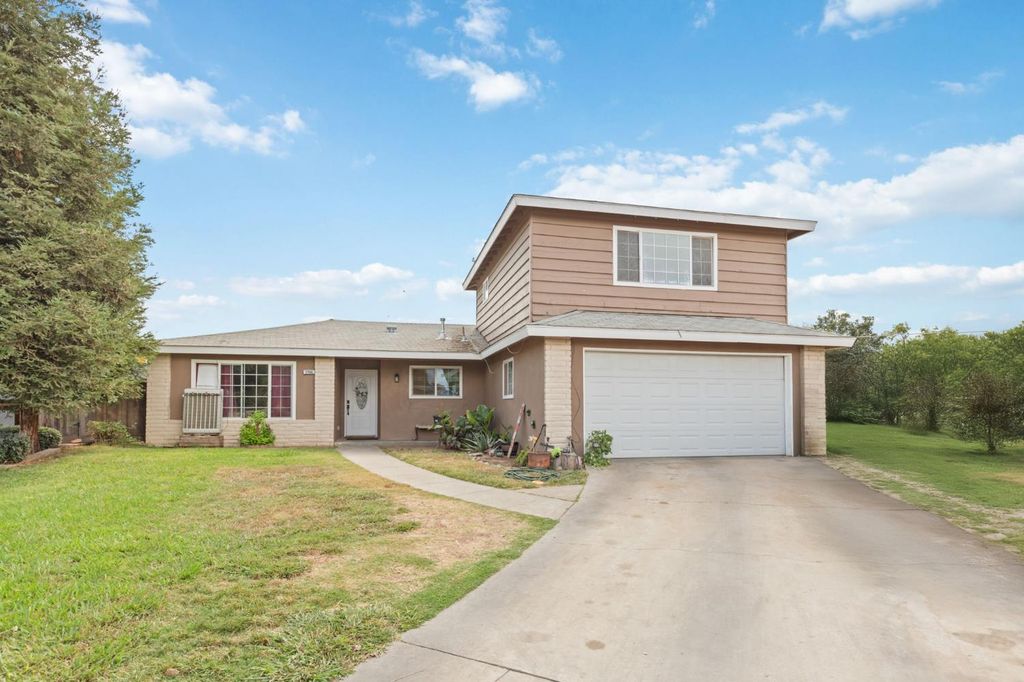 2704 Willow Drive, Madera, CA 93637