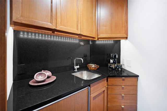 3901 Turtle Creek Boulevard, Residence 7, Dallas, TX 75219