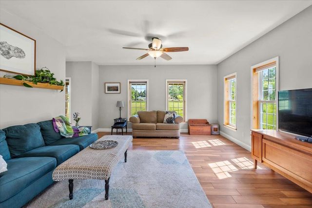 49 Stone Bridge Lane, Jericho, VT 05465