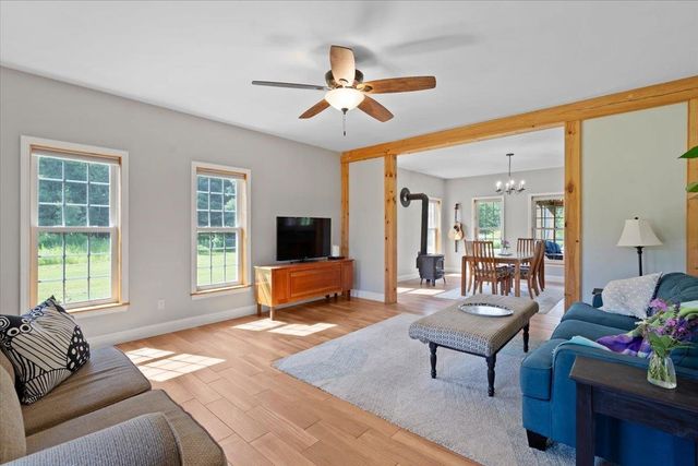 49 Stone Bridge Lane, Jericho, VT 05465
