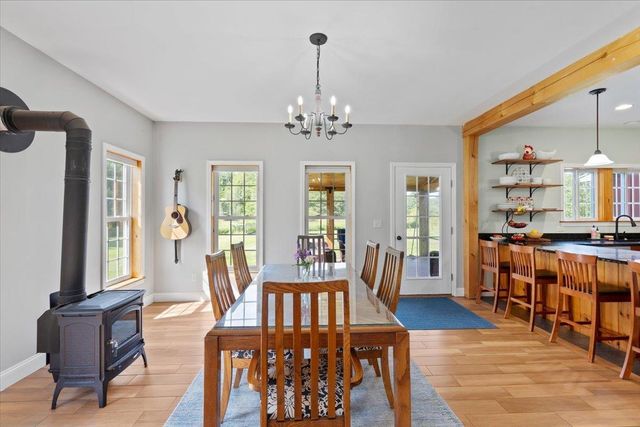 49 Stone Bridge Lane, Jericho, VT 05465