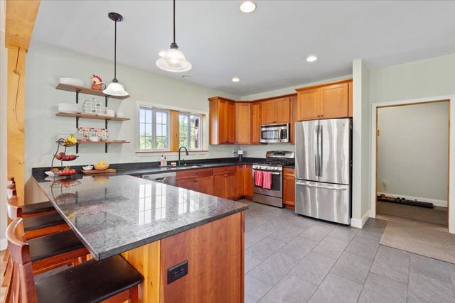 49 Stone Bridge Lane, Jericho, VT 05465