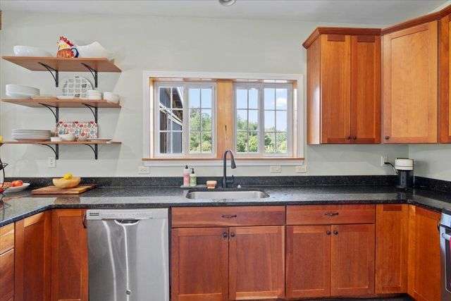 49 Stone Bridge Lane, Jericho, VT 05465