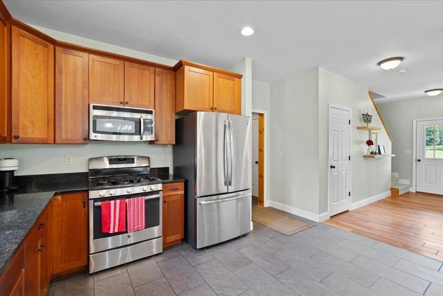 49 Stone Bridge Lane, Jericho, VT 05465