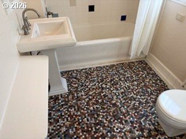 2010 Se SHERMAN St, Portland, OR 97214