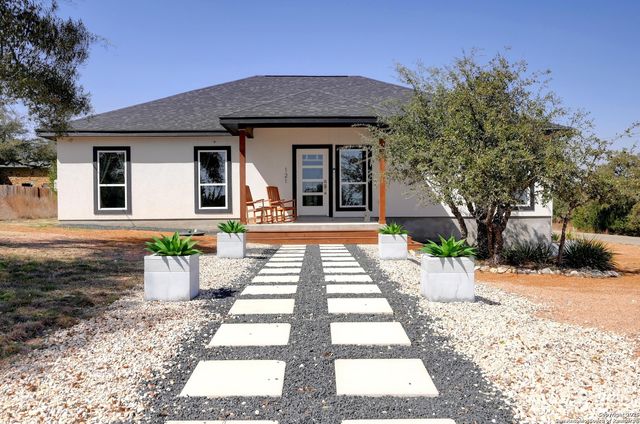 121 Jacob Dearing, Blanco, TX 78606