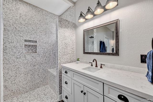 121 Jacob Dearing, Blanco, TX 78606