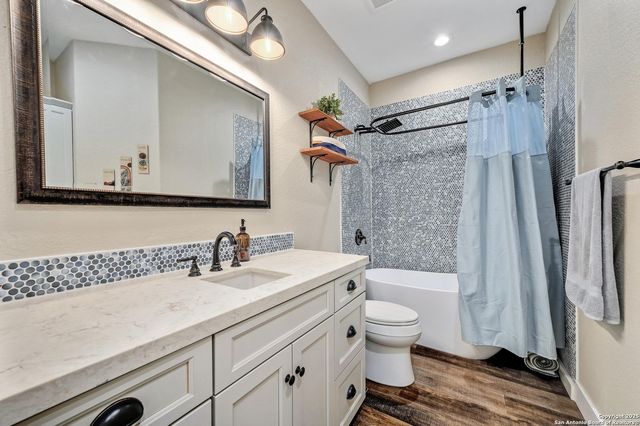 121 Jacob Dearing, Blanco, TX 78606