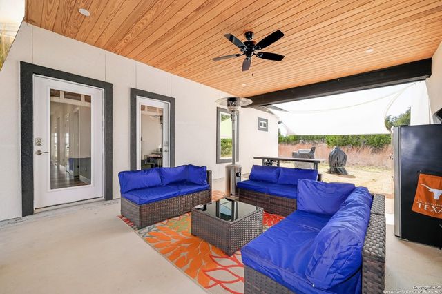121 Jacob Dearing, Blanco, TX 78606