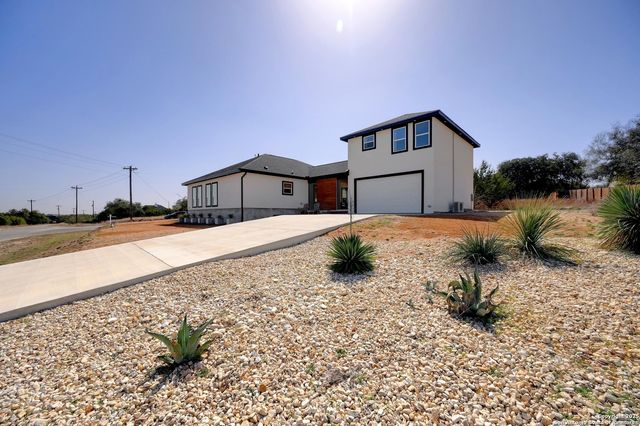 121 Jacob Dearing, Blanco, TX 78606