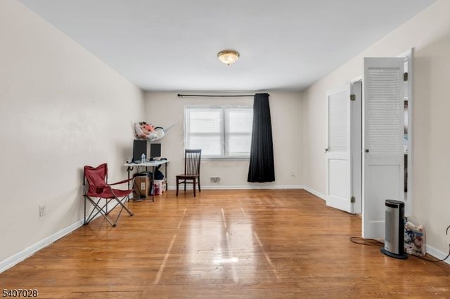 712 Moses Dr, Rahway City, NJ 07065