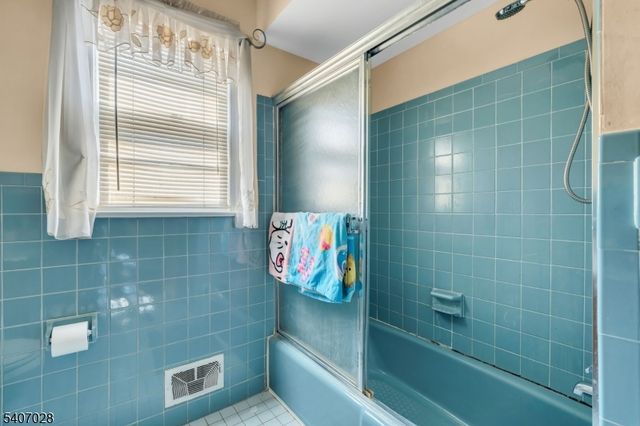 712 Moses Dr, Rahway City, NJ 07065