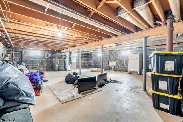 712 Moses Dr, Rahway City, NJ 07065