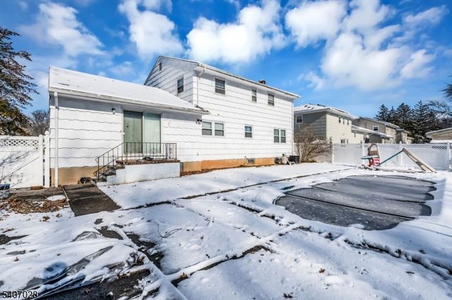 712 Moses Dr, Rahway City, NJ 07065