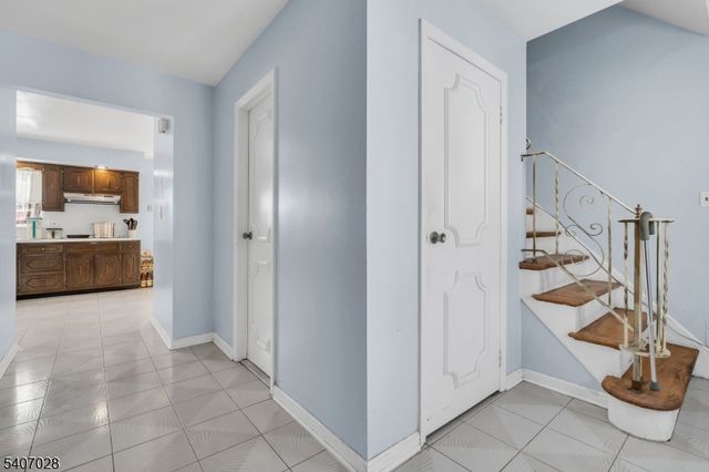 712 Moses Dr, Rahway City, NJ 07065