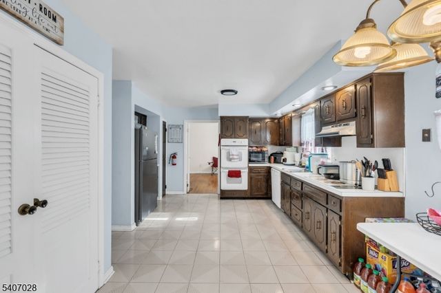 712 Moses Dr, Rahway City, NJ 07065