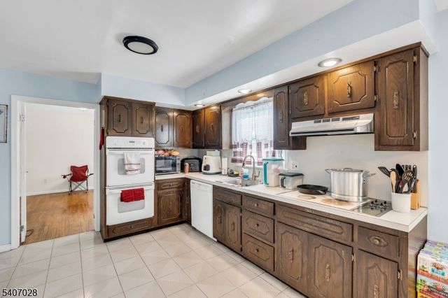 712 Moses Dr, Rahway City, NJ 07065