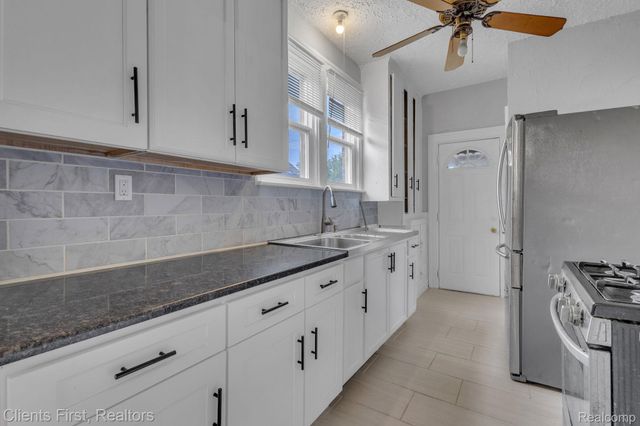 14077 Mark Twain Street, Detroit, MI 48227