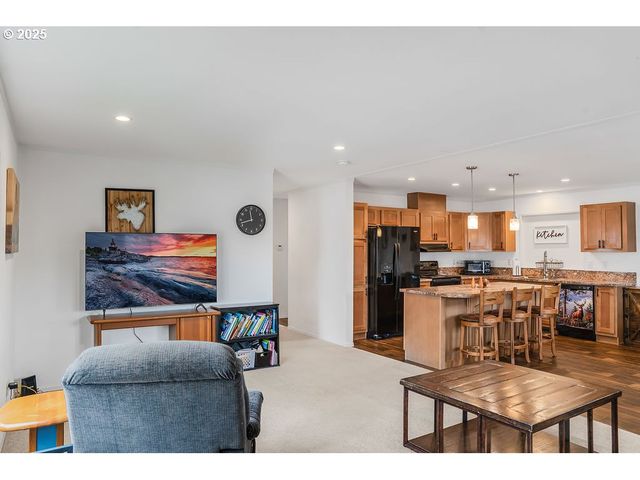 1310 BOARDWALK Ave, Molalla, OR 97038