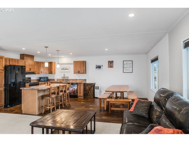 1310 BOARDWALK Ave, Molalla, OR 97038