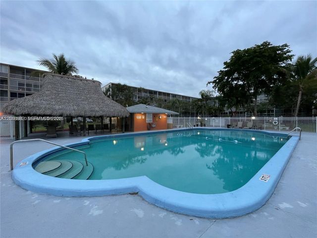 950 Hillcrest Dr 503, Hollywood, FL 33021