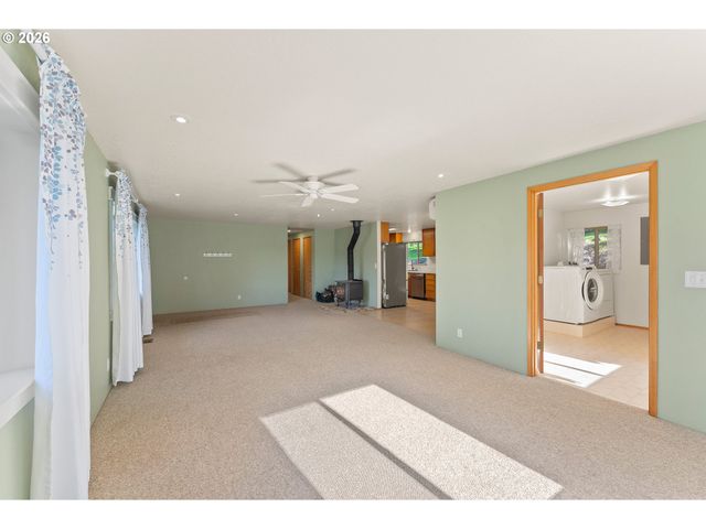 1378 Nw GROVE St, Roseburg, OR 97471