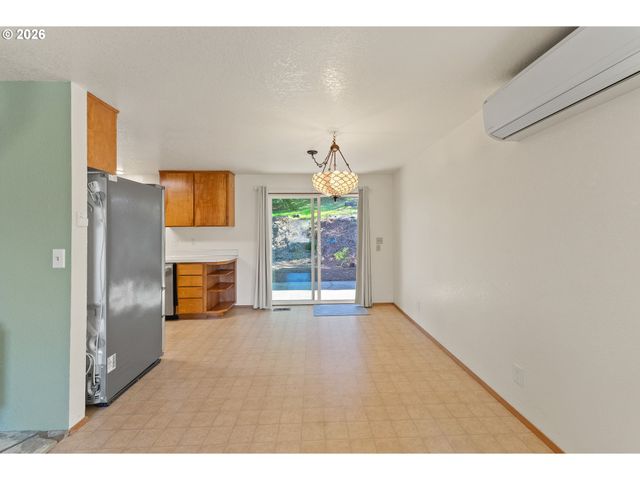 1378 Nw GROVE St, Roseburg, OR 97471