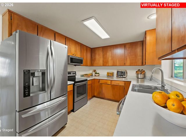 1378 Nw GROVE St, Roseburg, OR 97471