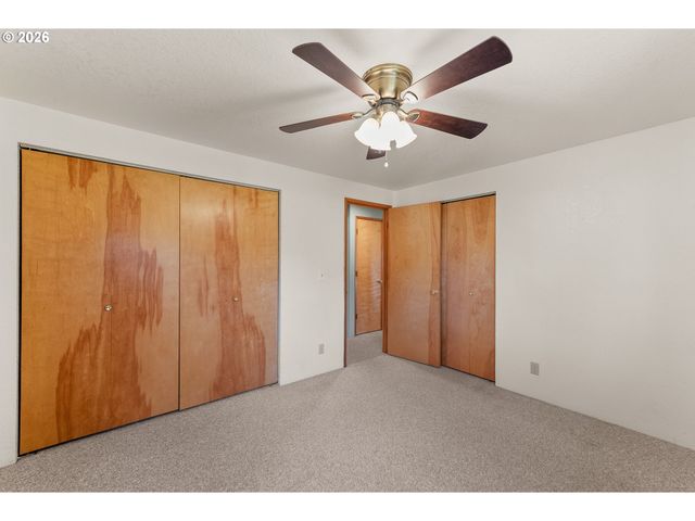 1378 Nw GROVE St, Roseburg, OR 97471