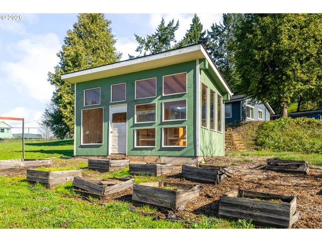 1378 Nw GROVE St, Roseburg, OR 97471